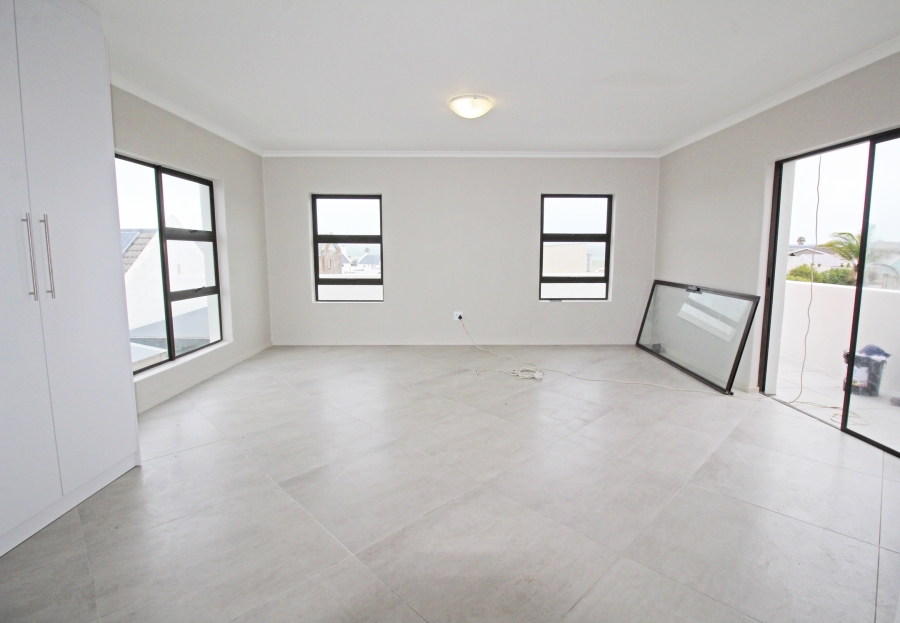 5 Bedroom Property for Sale in Myburgh Park Western Cape